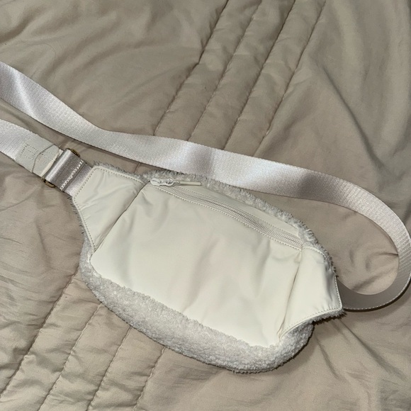 Lululemon belt bag - Picture 2 of 5